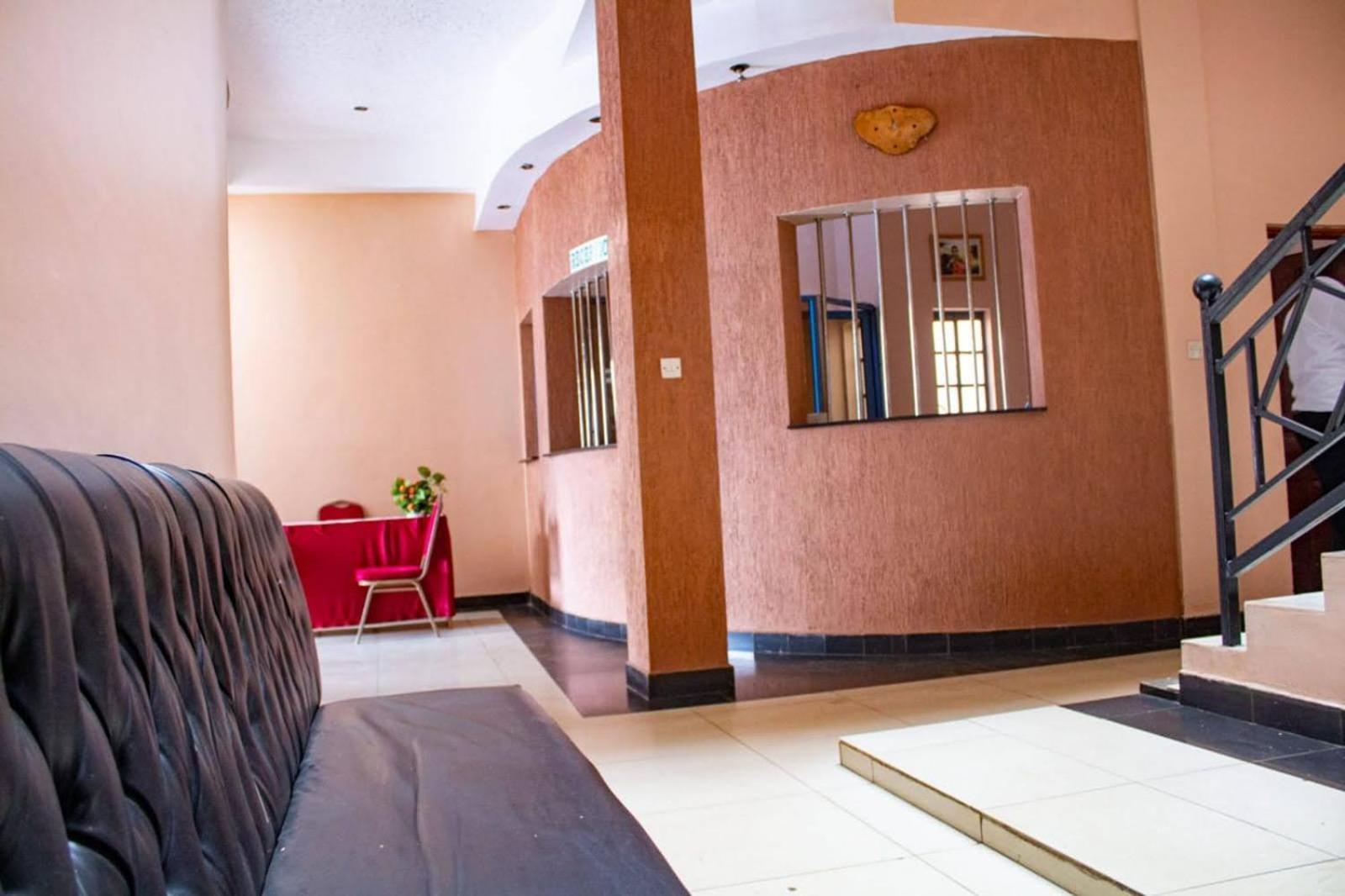 Deka Hotel Ngara Equity Nairobi Buitenkant foto