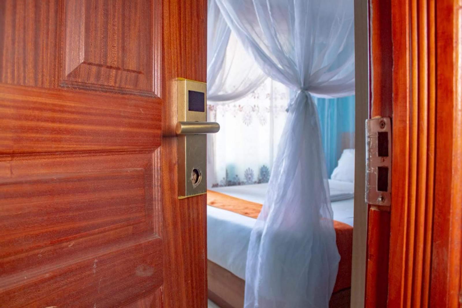 Deka Hotel Ngara Equity Nairobi Buitenkant foto